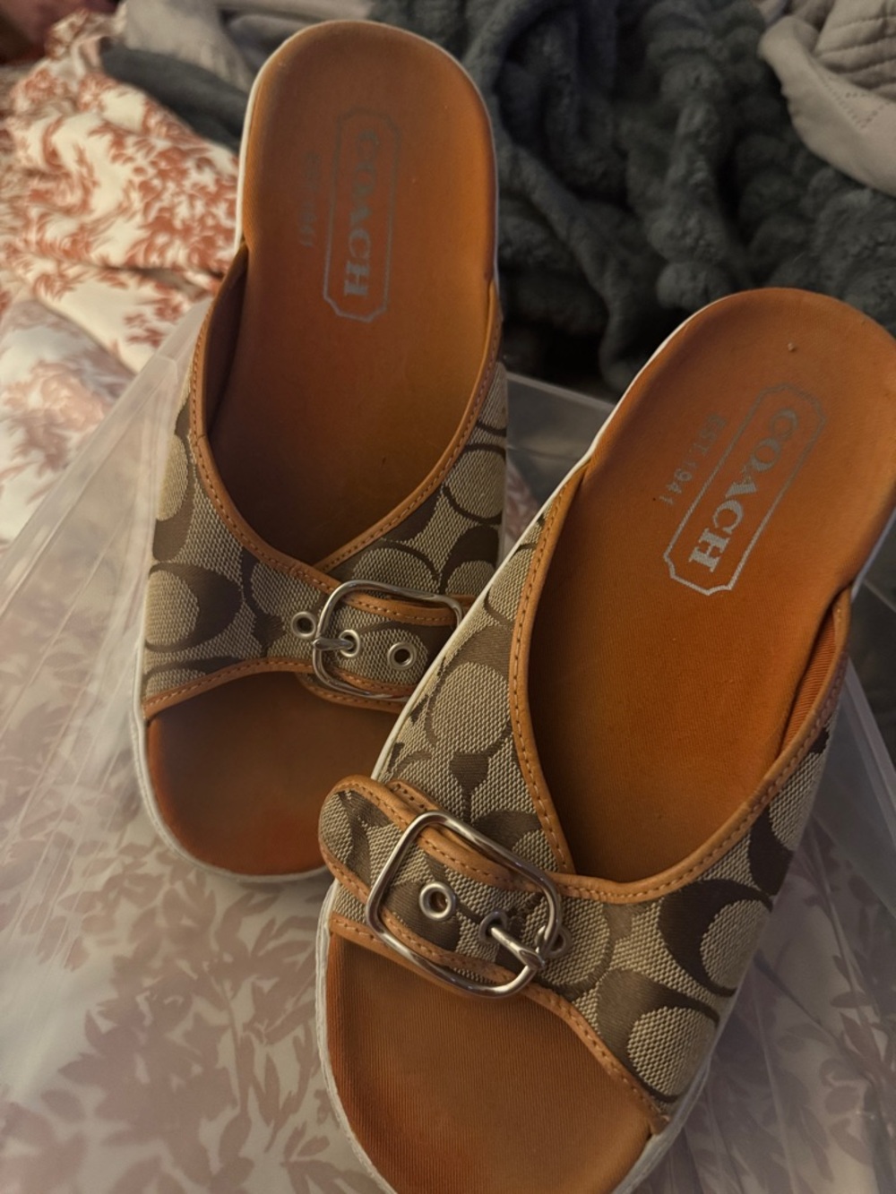 Coach Slides - Picture 2 of 4